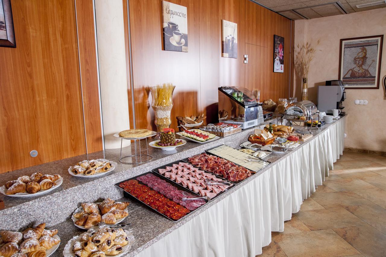 Hotel Comendador Каранке Екстериор снимка